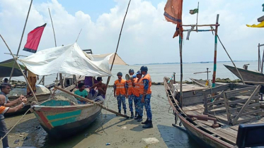 ভোলায় ঘূর্ণিঝড় ‘রেমাল’ মোকাবেলায় কোস্টগার্ডের প্রচারণা