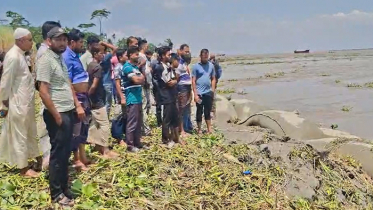৫ বন্ধু মিলে আড্ডা, হঠাৎ নদীর তীর ধসে বিজিবি সদস্যসহ নিখোঁজ ২ ৫ বন্ধু মিলে আড্ডা, হঠাৎ নদীর তীর ধসে বিজিবি সদস্যসহ নিখোঁজ ২