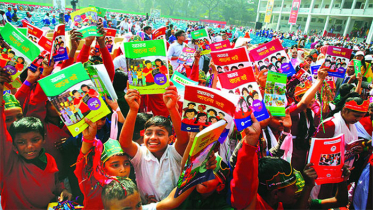 নতুন বই হাতে উল্লাসে মেতে ওঠার অপেক্ষায় শিক্ষার্থীরা (ভিডিও)