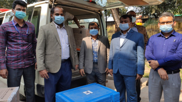 ব্রাহ্মণবাড়িয়ায় কেন্দ্রে কেন্দ্রে যাচ্ছে করোনার টিকা