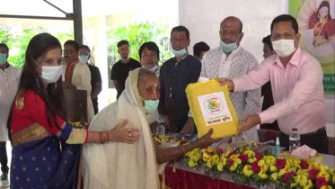 দুর্গাপূজা উপলক্ষে ব্রাহ্মণবাড়িয়ায় অস্বচ্ছলদের মাঝে বস্ত্র বিতরণ
