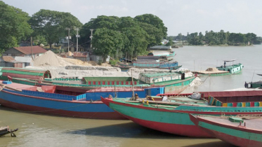 ব্রাহ্মণবাড়িয়ায় নদীর জায়গা দখল করে বালুর ব্যবসা