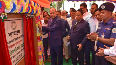বরগুনায় বিচারপ্রার্থীদের জন্য ‘ন্যায়কুঞ্জ’র ভিত্তিপ্রস্তর স্থাপন