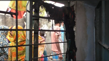 ফতুল্লায় ঘরে হঠাৎ বিস্ফোরণ, একই পরিবারের ৪ জন দগ্ধ ফতুল্লায় ঘরে হঠাৎ বিস্ফোরণ, একই পরিবারের ৪ জন দগ্ধ