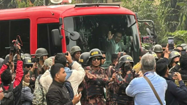 বিমানবন্দর থেকে সংবর্ধনাস্থলে যাচ্ছেন তারেক রহমান