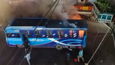 রাজধানীতে তিন বাসে আগুন দিল দুর্বৃত্তরা রাজধানীতে তিন বাসে আগুন দিল দুর্বৃত্তরা