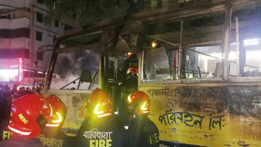 রাজধানীর উত্তর বাড্ডায় যাত্রীবাহী বাসে আগুন রাজধানীর উত্তর বাড্ডায় যাত্রীবাহী বাসে আগুন