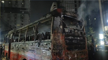 রাজধানীর বাড্ডায় চলন্ত বাসে আগুন রাজধানীর বাড্ডায় চলন্ত বাসে আগুন