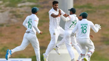 পেসারদের গতিতে দিশেহারা লঙ্কানরা