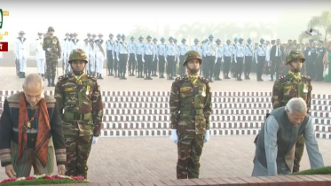 বীর শহীদদের প্রতি প্রধান উপদেষ্টার শ্রদ্ধা
