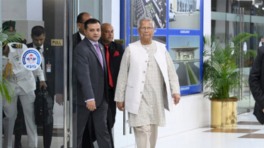 দেশের পথে প্রধান উপদেষ্টা