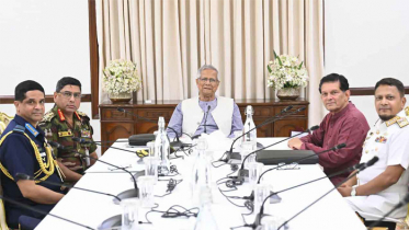 প্রধান উপদেষ্টার সঙ্গে তিন বাহিনী প্রধানদের সাক্ষাৎ