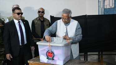 ভোট দিলেন প্রধান উপদেষ্টা