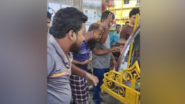 মব সৃষ্টি করে পুলিশ সদস্যকে পেটালেন রিকশাচালকরা