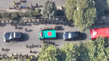 সংসদ ভবনের দক্ষিণ প্লাজায় খালেদা জিয়াকে বহনকারী গাড়ি