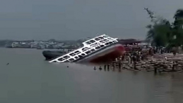 বরিশালের চরমোনাই ঘাটে ডুবল নোঙর করা লঞ্চ