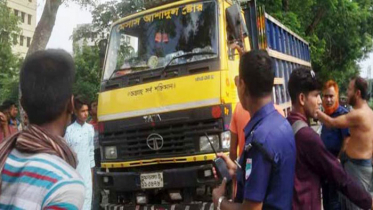 চুয়াডাঙ্গায় ট্রাক চাপায় স্কুলছাত্র নিহত, আটক ১