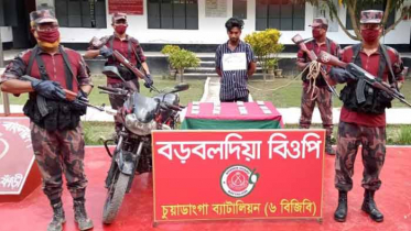 চুয়াডাঙ্গা সীমান্ত থেকে কানাডিয়ান-ইউএস ডলারসহ যুবক আটক