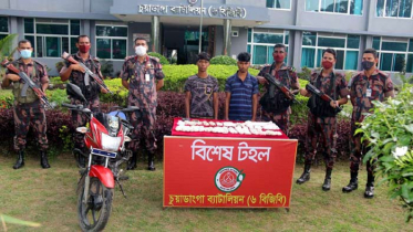 দামুড়হুদা সীমান্তে বিপুল পরিমাণ রূপাসহ ২ পাচারকারী আটক