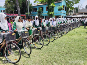 চুয়াডাঙ্গায় ১১৬ ছাত্রীর মাঝে বিনামূল্যে বাইসাইকেল ও বই বিতরণ