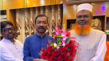 পরাজিত প্রার্থীর অফিসে ফুল-মিষ্টি নিয়ে গেলেন নবনির্বাচিত এমপি