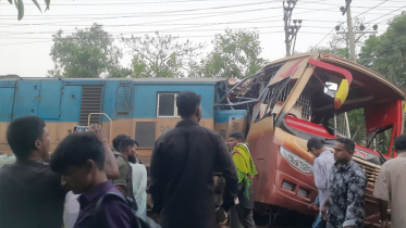কুমিল্লায় বাস-ট্রেন সংঘর্ষে নিহত ১২, তদন্ত কমিটি গঠন