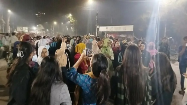 হাদির মৃত্যুর প্রতিবাদে ঢাবিতে নারী শিক্ষার্থীদের বিক্ষোভ