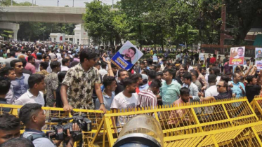সচিবালয় অভিমুখে ইশরাক সমর্থকদের লংমার্চে পুলিশের বাধা