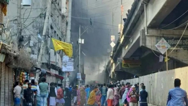 ৯ ঘণ্টায়ও নিয়ন্ত্রণে আসেনি কেরানীগঞ্জের ভবনের আগুন ৯ ঘণ্টায়ও নিয়ন্ত্রণে আসেনি কেরানীগঞ্জের ভবনের আগুন