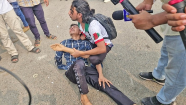 ঢামেকে পুলিশের লাঠিচার্জে আহত ১০ জুলাইযোদ্ধা