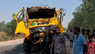 দিনাজপুরে দুই ট্রাকের মুখোমুখি সংঘর্ষ, চালক-হেলপার নিহত