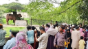 চিড়িয়াখানায় মহিষ ‘ডোনাল্ড ট্রাম্প’ কে দেখতে দর্শনার্থীদের ভিড়