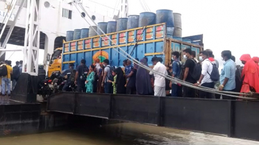 ফেরি চলছে সীমিত, কর্মে ফিরতে মানুষের ভোগান্তি