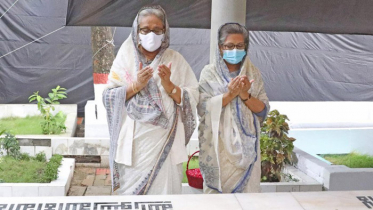 স্বজনদের কবর জিয়ারতে শেখ হাসিনা-শেখ রেহানা