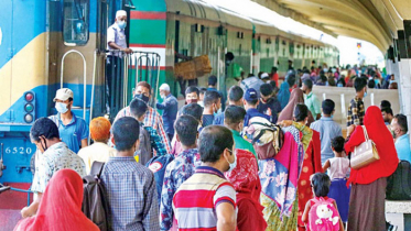 ৫ দিনের ছুটিতে ঢাকা ছাড়ছেন ঘরমুখী মানুষ