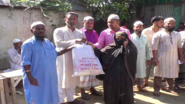 কর্মহীনদের ঈদ উপহার দিলো রসুলপুর মানব কল্যাণ যুব সংঘ