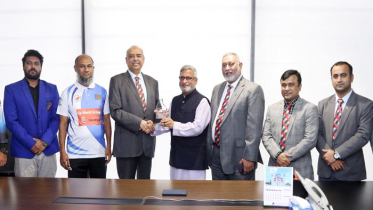 রাগবি ফেডারেশন ইউনিয়নকে এফএসআইবিএল’র ক্রেস্ট প্রদান