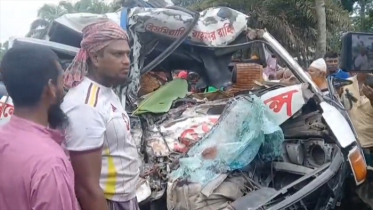 ফরিদপুরে বাস-অ্যাম্বুলেন্স মুখোমুখি সংঘর্ষ, নিহত ৫ ফরিদপুরে বাস-অ্যাম্বুলেন্স মুখোমুখি সংঘর্ষ, নিহত ৫