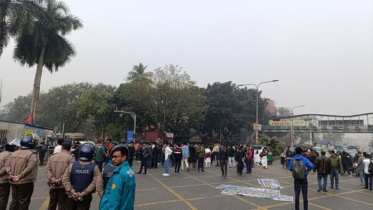 শিক্ষার্থীদের ফার্মগেট অবরোধ, তীব্র যানজটের সৃষ্টি