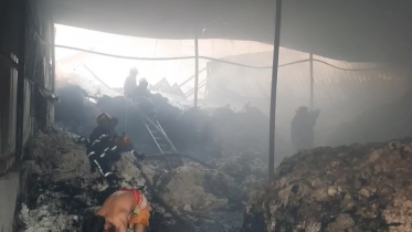 টঙ্গীর আগুন নিয়ন্ত্রণে, পুড়ে গেছে ৭টি ঝুট গোডাউনের মালামাল