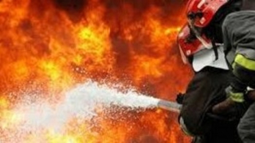 কারওয়ান বাজারে আগুন, নিয়ন্ত্রণে ৩ ইউনিট