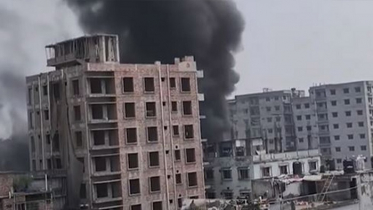 রাজধানীর কদমতলীতে গ্যাস লাইটার কারখানায় আগুন রাজধানীর কদমতলীতে গ্যাস লাইটার কারখানায় আগুন