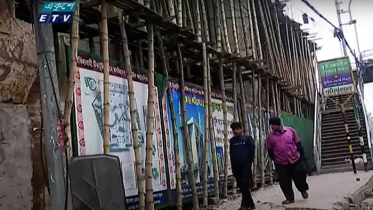 নিরাপদ নয় রাজধানীর ফুটপাথ, লুকিয়ে মৃত্যুদানব (ভিডিও)