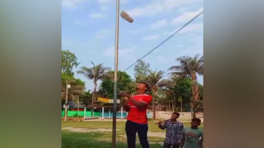 পতাকার দণ্ডে জুতা উত্তোলনের ভিডিও ভাইরাল, যুবক আটক