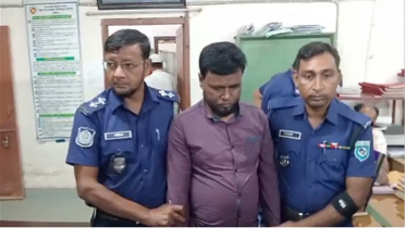 ঘুষ দাবির সময় ভুয়া দুদক কর্মকর্তা আটক ঘুষ দাবির সময় ভুয়া দুদক কর্মকর্তা আটক