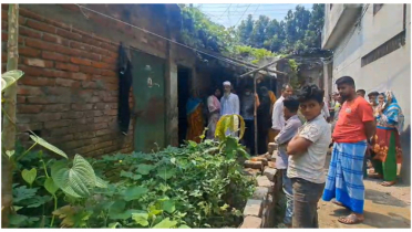 ঘরে ছেলের, রেললাইনে মিললো বাবার মরদেহ 