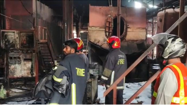 গাজীপুরে মবিল তৈরির কারখানায় আগুন, ৩ ইউনিটের চেষ্টায় নিয়ন্ত্রণে