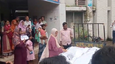গাজীপুরে কাভার্ডভ্যানের ধাক্কায় স্বামী-স্ত্রী নিহত, সন্তান আহত গাজীপুরে কাভার্ডভ্যানের ধাক্কায় স্বামী-স্ত্রী নিহত, সন্তান আহত