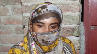 অবস্থানের ১২ ঘন্টা পর স্ত্রীর স্বীকৃতি পেলেন সেই তরুণী অবস্থানের ১২ ঘন্টা পর স্ত্রীর স্বীকৃতি পেলেন সেই তরুণী