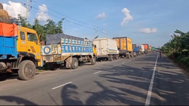 দৌলতদিয়া-পাটুরিয়ায় চরম দুর্ভোগ, যানবাহনের দীর্ঘ সারি